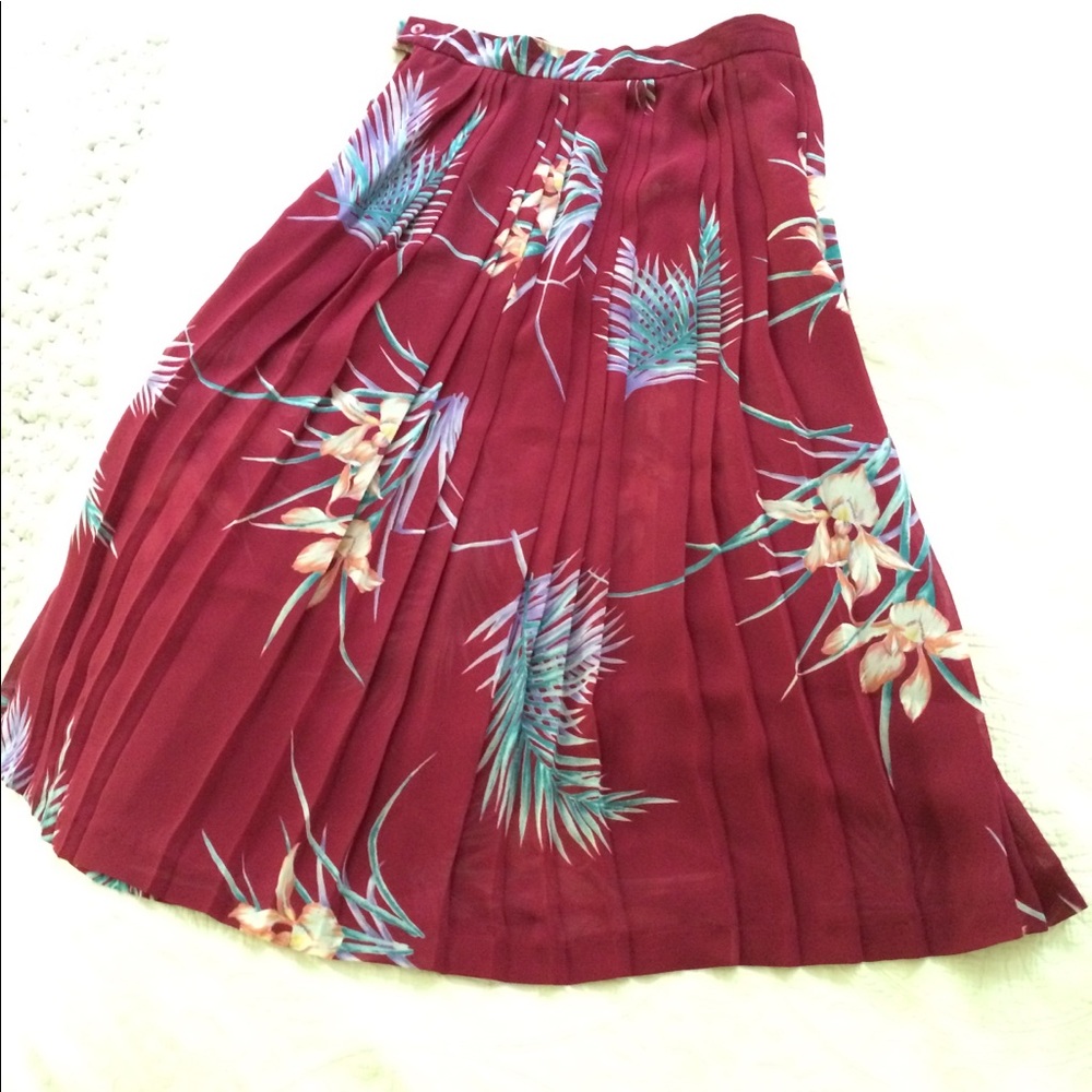 Vintage gauzy pleated skirt
